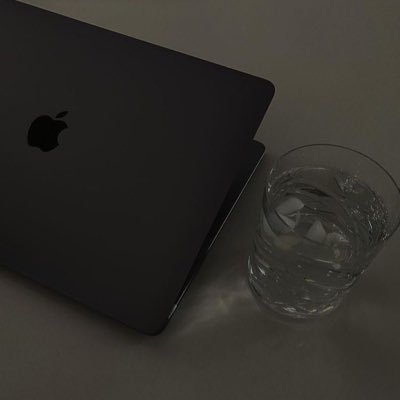 onomved's profile picture. 자기계발 이야기를 하는 대학생입니다. 소프트웨어와 미디어 디자인을 전공했습니다. 🖤