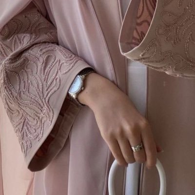 الصمت عن بعض البشر يُعتبَر جود ما كـل هـرج ٍ يـسـتـحـق الإجـابـة