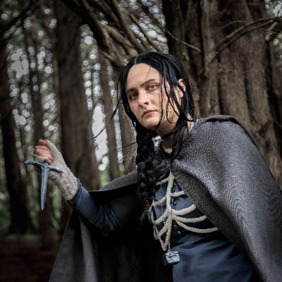 books & cats & occasional cosplay. main/art twitter is layahimalaya, book tumblr https://t.co/vN8UFuoQtd, (📷 capturingcosplay)