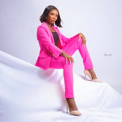 _eyinju22's profile picture. Data Analyst|📊Excel| Power BI|| SQL| Bi-linguist😚 Music Lover🎹French Tutor😘