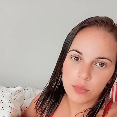 PaulinhaFlor3's profile picture. Que Deus me permita viver o melhor da vida🙌❤️