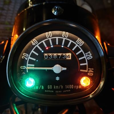 K125-4、K90-8、AC90、K80と乗り物好きな(船、飛行機、鉄道)多趣味な人。
気まぐれに写真撮ったり(NikonF2・D750、Rollei35s)、遠出したりといろいろ。