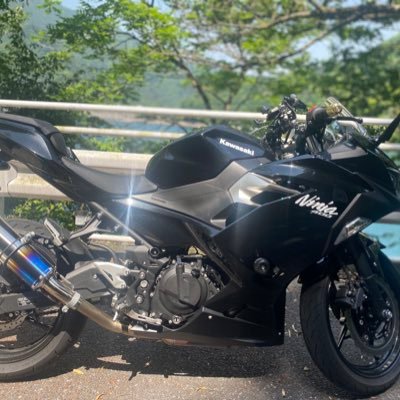 現在Ninja400(EX400G)普通二輪ライダーです。アドレス110は通勤用快速。歴代バイクはNS50F、NSR50、NSR80、88’NSR250R(MC18)、アドレス125、PCX125、現車はトヨタ VELLFIRE。🍙おにぎり=鬼👹のようにぶっちぎり🏍️の略(笑)、バイク用垢