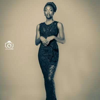 DaraVal_'s profile picture. Writing & Fashion