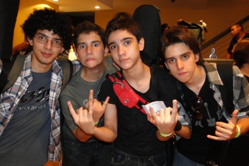 Banda Sociedade Inútil. Integrantes: Gabriel Monteiro (Guitarra base e vocal), Giovanni Lucas (Guitarra solo), Thiago Salles (Baixo) e Pedro Sousa (Bateria).