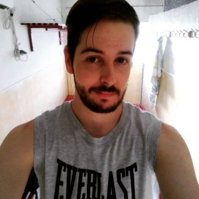 Lv 31 👾| Podcaster y director de @PEGI_69 | Videojögo cosas y levanto hierros 🎮| Gym Grandpa👴| No dejes que tu sueño muera.