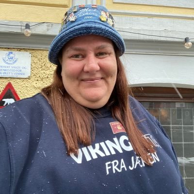 Viking-jenta fra Nærbø på Jæren. Min store interesse er Viking FK, reise på kamper og treffe andre mennesker. Medlem av Voksne Sabeltann fans