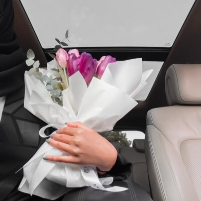 صغيرةسن والطبايع عجوز تسمع لابو نايف وتموت بالعود🕊️.
