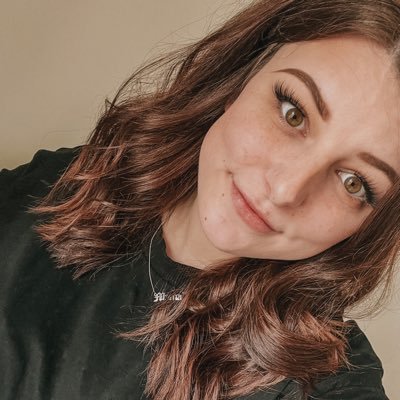 kaylajxyne's profile picture. 30ish • 𝘳𝘢𝘮𝘣𝘭𝘦𝘳 𝘰𝘧 𝘵𝘩𝘰𝘶𝘨𝘩𝘵𝘴 • 𝘣𝘰𝘺 𝘮𝘢𝘮𝘢 • 𝘵𝘦𝘢 𝘥𝘳𝘪𝘯𝘬𝘦𝘳 • 𝘣𝘢𝘵𝘩 𝘭𝘰𝘷𝘦𝘳 •