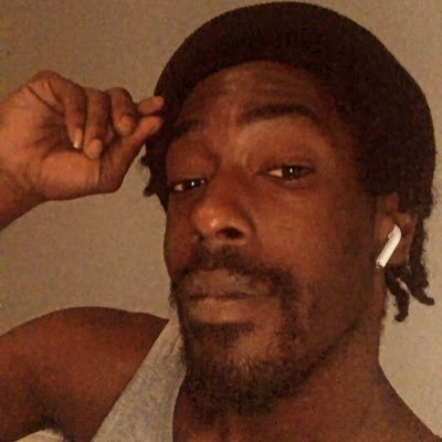 25yrs old Chill Fun loving Leo 5’6 short King 👑 ♌️ Bisexual. Single Asf. DMs open. Might start making content soon 😏