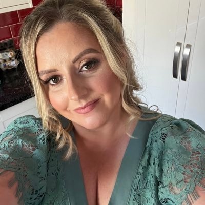 Midwife/Labour Ward & Birth Centre Manager at Tameside General. Mum of 3 beautiful boys and Chubbs the gorgeous Dogue De Bordeaux (RIP 💔) ALL views are my own