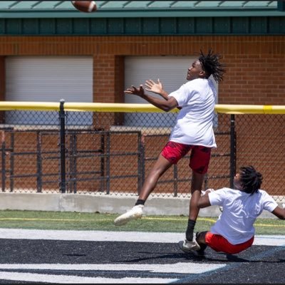 Berrien high school~LB 6’3/190 class of 24 ✨Student athlete✨ HARD WORK PAYS OFF💯DAWG MENTALITY🐺 phone #2298488071