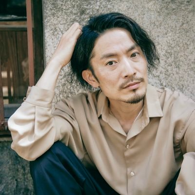 役者、46歳。オフィスエルアール所属。ETV特集「ある子ども」ドラマ「初情事まであと1時間」12話橋口亮輔監督回「ずっくん」篠原哲雄監督作「犬部！」出演。劇団「ねじリズム」主宰。ねじリズム公式HP https://t.co/LCANtAlG25 特技:ギターと殺陣。