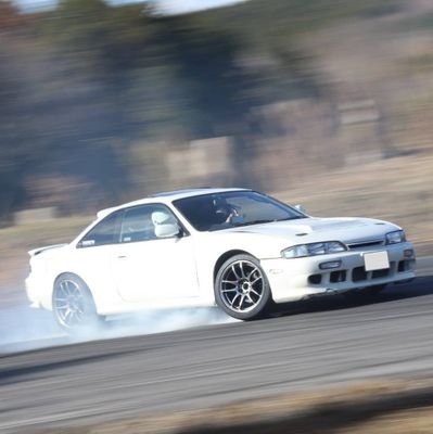 S14前期シルビアでマイペースにドリフトしてるパパドリフターです😅
2万円のお小遣いでのんびりサーキットで走ってます✨
2023年エンジンブローにてドリフト休止中😭
美味しいラーメン大好きで行列も並びます(笑)
V系好きでライブも行きます🤩
X、LUNA SEA、黒夢、ガゼット、ネスプリ、麗麗etc…