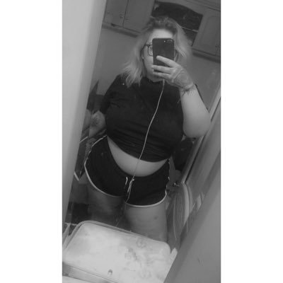 elle_97x's profile picture. • YOUR FAVOURITE GODDESS• £25 before speaking🌪• Here to take what’s mine 💰 Age verification on my OF • Cashapp - £elle97xx