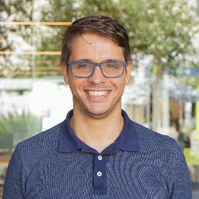 You can think of me as random dude #106567.
Somehow, I managed to fool everyone into believing I understand anything about Machine Learning algorithms