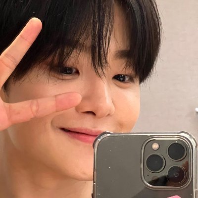 bloomin_GOs's profile picture. 🇲🇾 | kr cn warehouse service and wise paypal transfer service | pls @ on the tweet/tele me if i didnt check ur dm/fast reply! #bloominfb