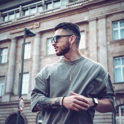 Passionné de partage et d'échange, je suis ici pour vous faire découvrir mes réflexions, mes découvertes et mes inspirations.