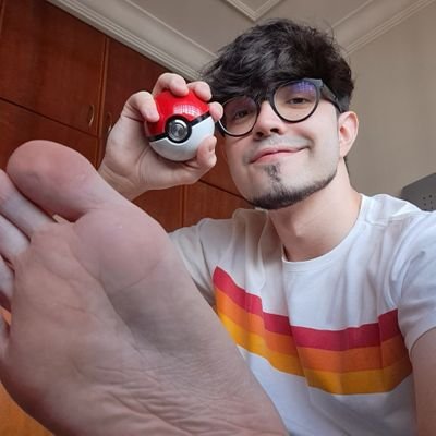 GeekGoiano's profile picture. 27. Sou um garoto geek/nerd assexual com interesses particulares em alguns conceitos. consegue adivinhar quais? 👾🎮🦶🏻😝