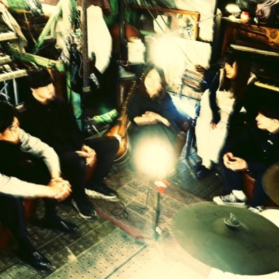 緑に縁のある5人による音楽チーム postrock shoegazer 1stEP発売中 contact☞greentunnel113@gmail.com ※ライブ活動は休止しています