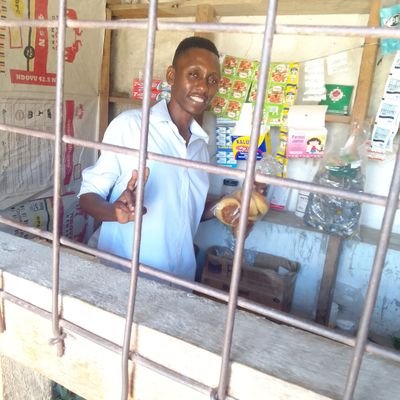 FondoMakumbi's profile picture. Am a beader i do beading 💪