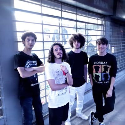 banda de indie/rock alternativo de santa maria - rs!!! 

ouça já heroi de araque no spotify!! https://t.co/hi0M2XgKgH