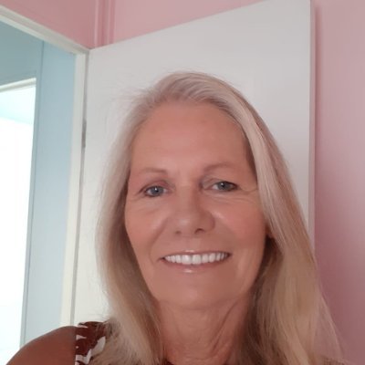 Conservative. Trump supporter. Mom, Nana, and a university professor. Living happily in the free state of Florida. Single but not looking. Just dodged a bullet!