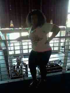 Hi my name is shalonda im a very fun person to be around n talk to. I also like to work out and shop