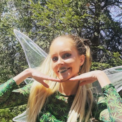 The Official Account of the West Michigan Weed Faerie 🧚🏼 Cannabis blogger, influencer, and educator 🌿🌬️