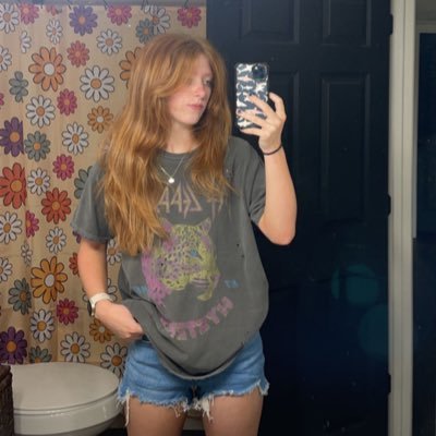 DefinitelynotE_'s profile picture. 