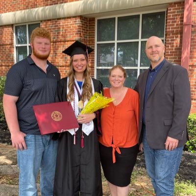 Avid supporter and mom to @sydreagann and @stroh_connor. Hook ‘em and Gig ‘em - just in that order now.