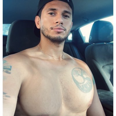 🇨🇴 🏳‍🌈 Colombiano| housewives & big brother, horror, movie buff, plant based & an economics nerd | 👨🏻‍🤝‍👨🏽💍| Bi