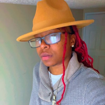 32 years old. Follow my IG @theonlyjayb follow me on snapchat:studbabii09 🏳️🌈#CGTCGRADUATE