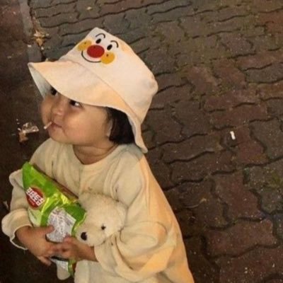 dhwani_xyz's profile picture. the soft corner of my internet trail