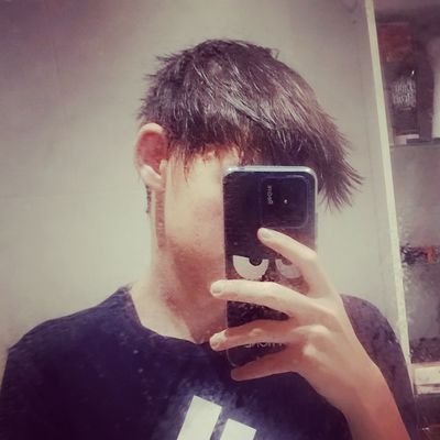 soy un streamer que no soy famoso y lo intento esta es mi cuenta de twitch: https://t.co/P7KJnsDge1