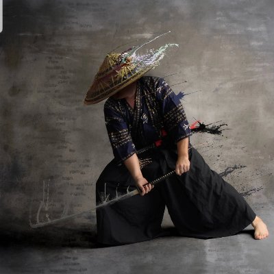 haohen13's profile picture. Against the grain
.
.
.
The mantis stalks the cicada, unaware of the oriole behind