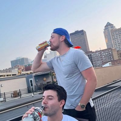 U of I '21 | ADM alum | @Hollisterco model |follower of @jesus