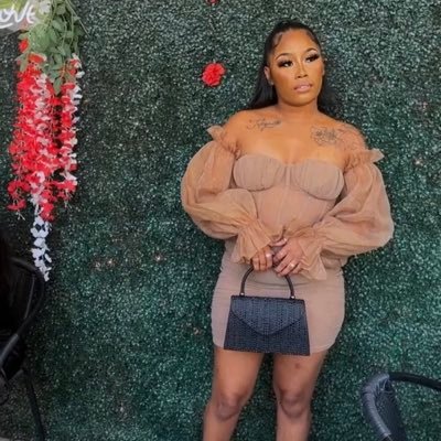 NeshiaaY's profile picture. #2🤱🏽 —-🫶🏽 🌈