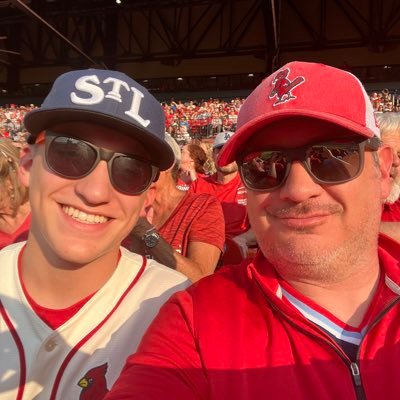 Father, husband, friend, Cardinals lover, beach lover, Ole Miss dad. Dumber half of the @PlayingCatchPod.