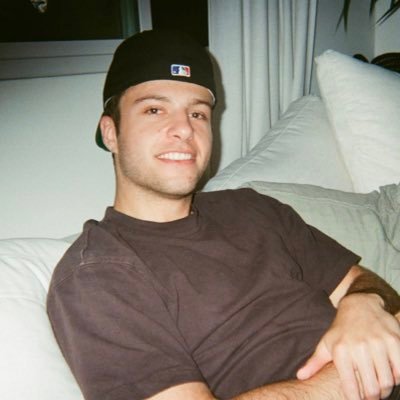 Tstimmel32's profile picture. LA