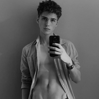 _Aryan069's profile picture. 📍🇧🇭Single boy ready to make you feel better❤️‍🩹 26 years old