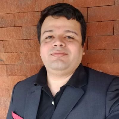 Licenciado en Letras. Escribo artículos de opinión y crítica literaria en Ediciones Hispanas. ✍️🇺🇦