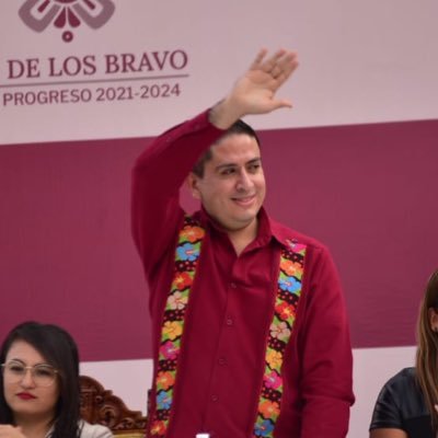 licenciado en derecho, regidor con licencia  del ayuntamiento de Chilpancingo, Comisionado Estatal de la Diversidad Sexual en MORENA Gro