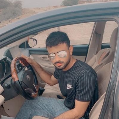 كنت ضعيفا من دوني وماان ارتويت بدمي وأحلامي ذهبت تبحث بين قلوب العذاري عن مكانا آخر