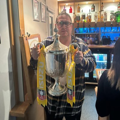 Loving husband, proud father of two and exceptionally grumpy Vice Chairman of Ascot United - doing his best to ensure a club remains sustainable 💛💙