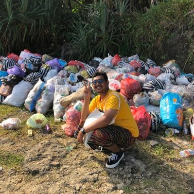Pemuda Desa Yang Kebetulan Selow Dan Suka Ngonten Aja 
mampir Ig @bak.wen