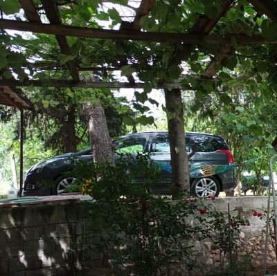 Evli, çocuklu,KHK'lı.
Önce öğrenci sonra öğretmen