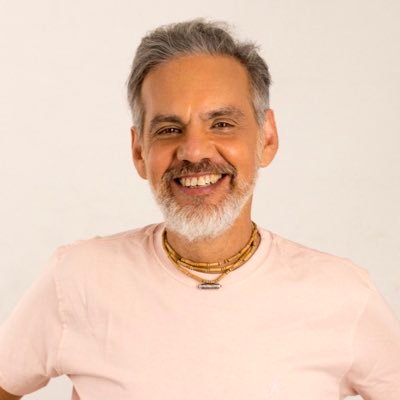 🎙Periodista @Madeinparaguay 🌳Defensor de la Madre Tierra 💍Casado @takuariju 👨👦 Papá de cuatro soles. Bloqueo a los haters.