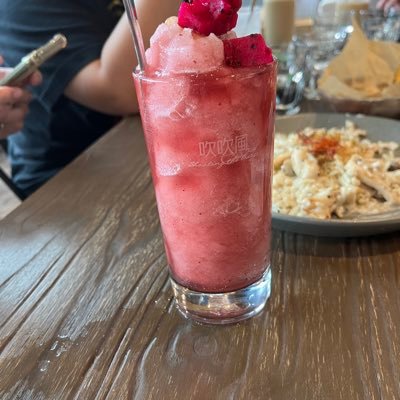 dora__0804's profile picture. 停更