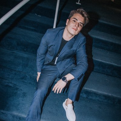 edgarpk18's profile picture. 😒